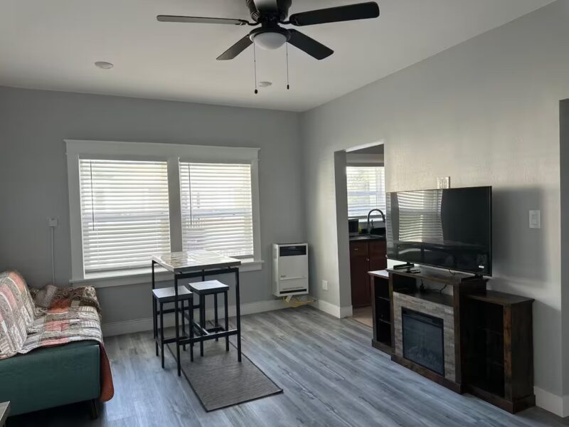 Cozy studio steps from beach