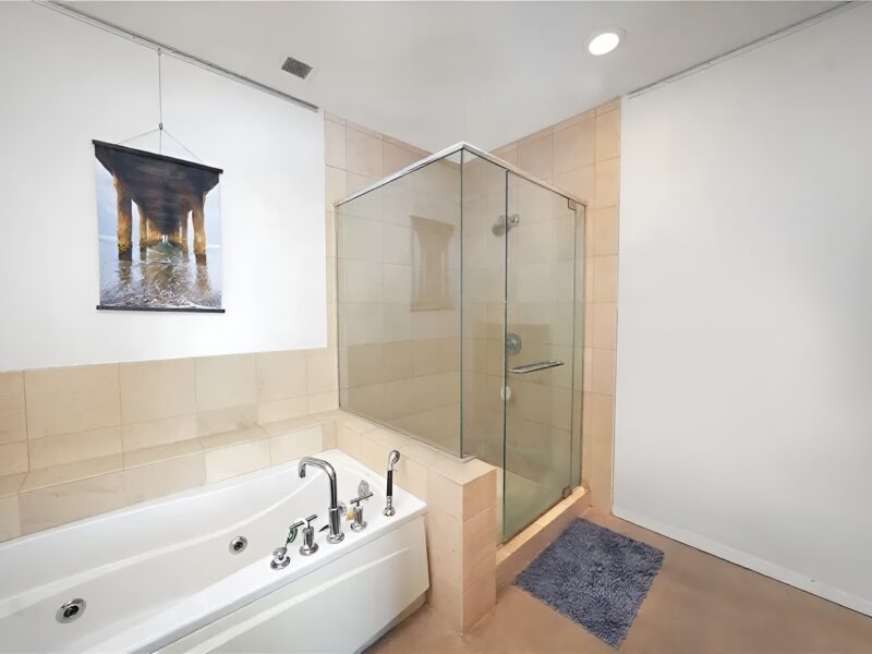 The Urban Sanctuary, Loft Living with Pool & Gym