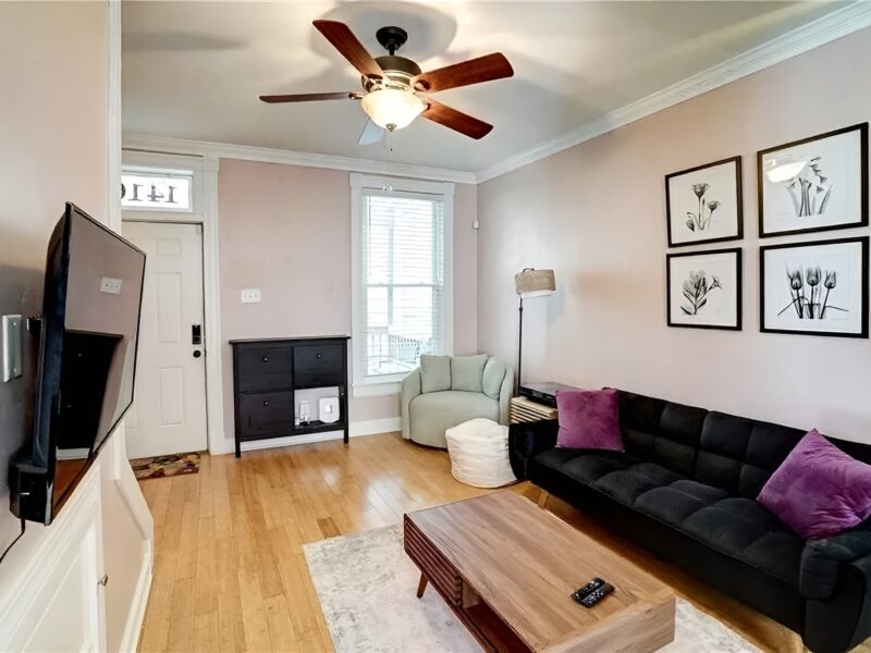 Charming 2-bedroom townhome in marvelous Richmond with AC