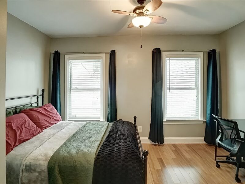 Charming 2-bedroom townhome in marvelous Richmond with AC