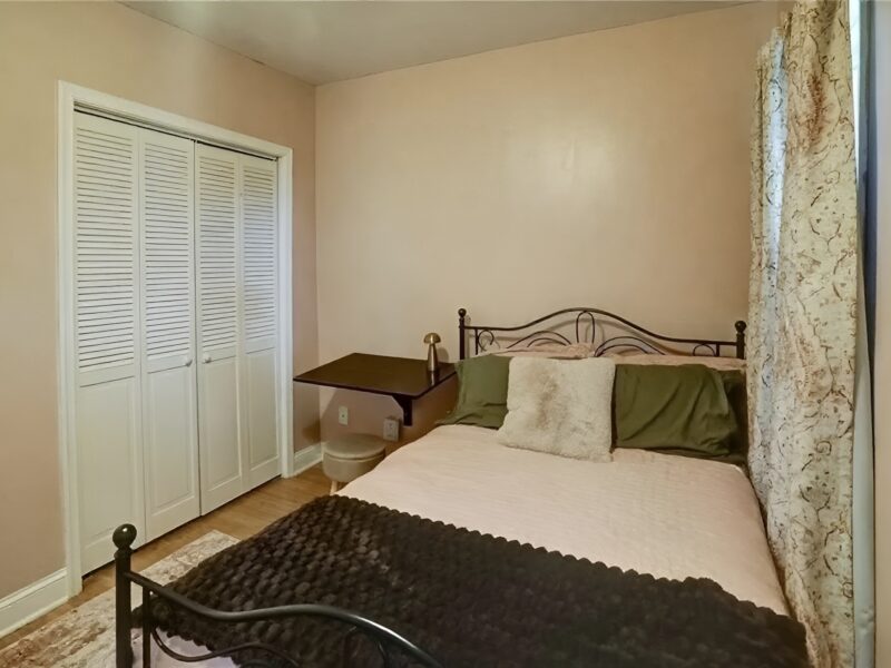 Charming 2-bedroom townhome in marvelous Richmond with AC