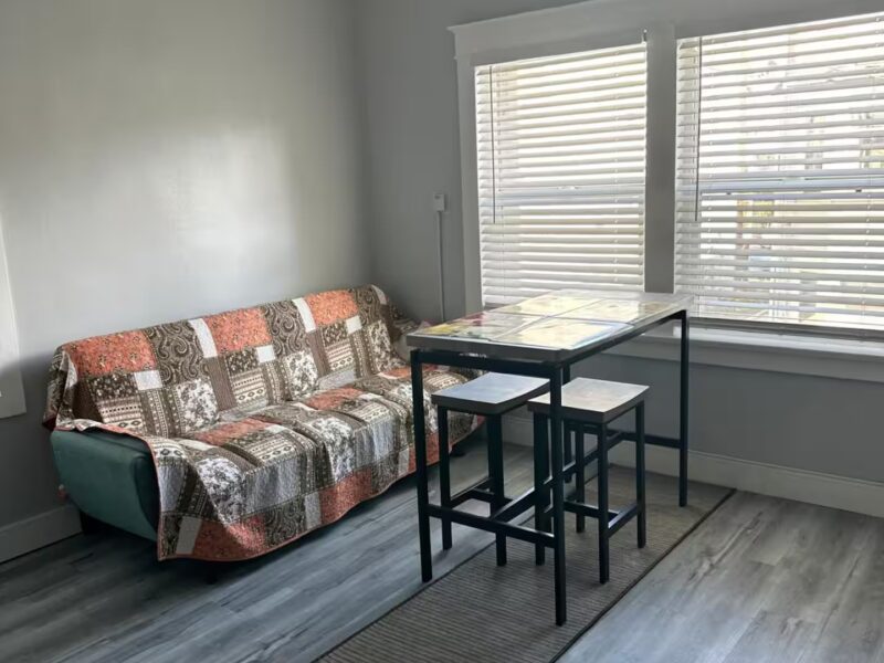 Cozy studio steps from beach