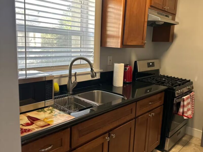 Cozy studio steps from beach