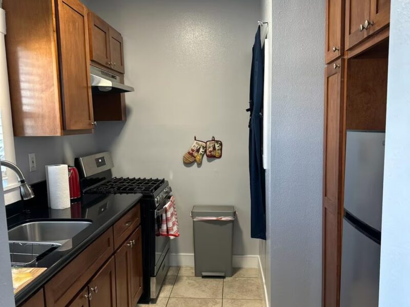 Cozy studio steps from beach