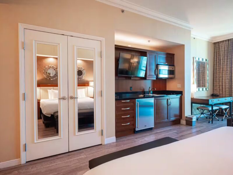 High Floor Strip View Suite& No Resort Fee& Free V