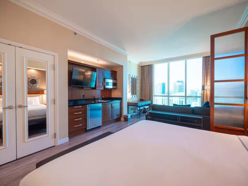 High Floor Strip View Suite& No Resort Fee& Free V