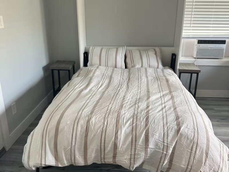 Cozy studio steps from beach