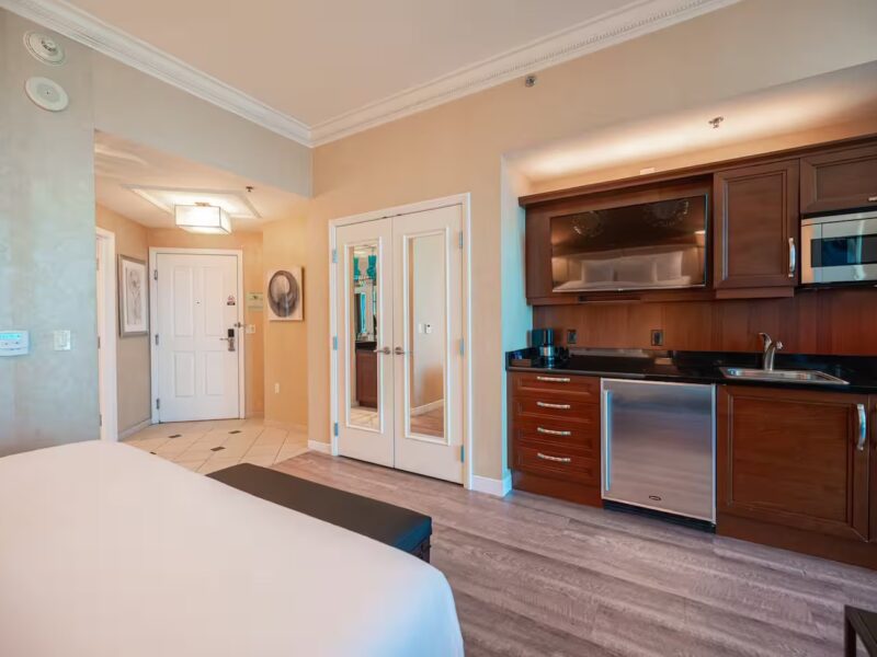 High Floor Strip View Suite& No Resort Fee& Free V