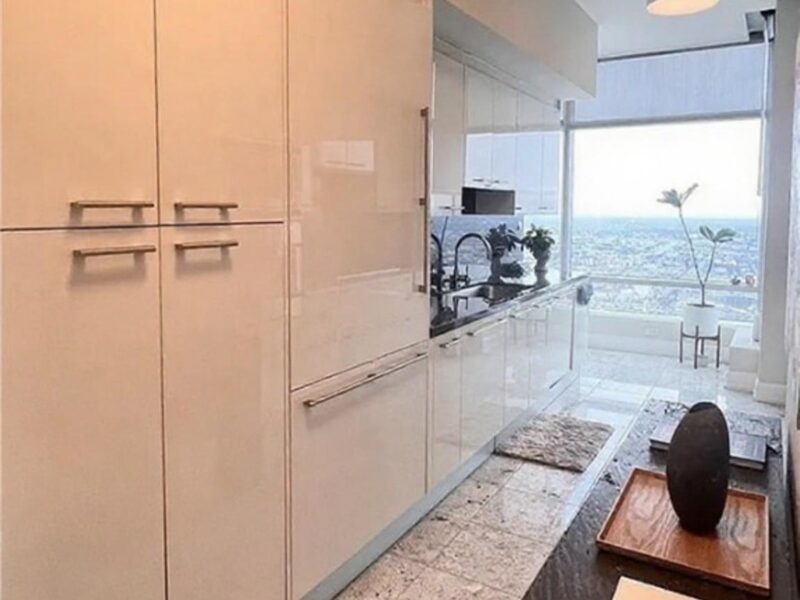 Stunning 44th-Floor 2BR w/ Breathtaking DTLA Views