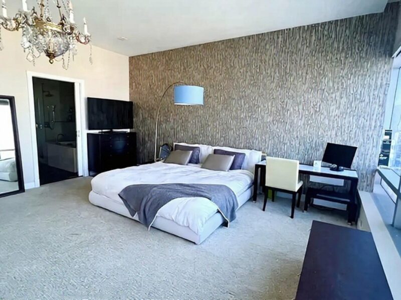 Stunning 44th-Floor 2BR w/ Breathtaking DTLA Views