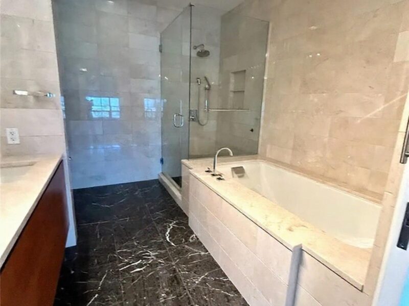 Stunning 44th-Floor 2BR w/ Breathtaking DTLA Views